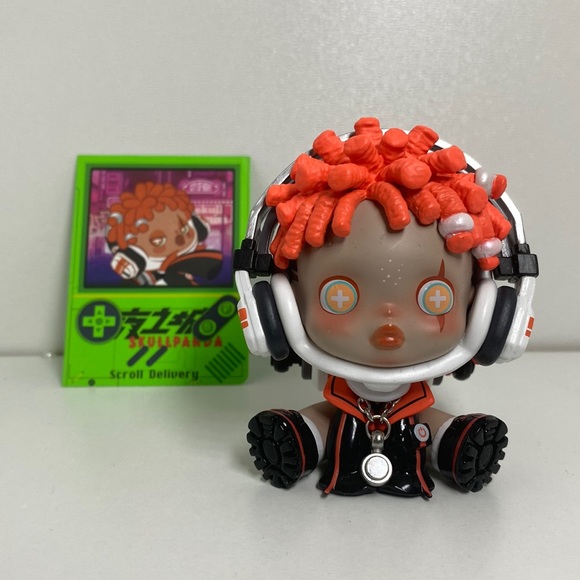 POP MART SKULLPANDA CITY OF NIGHT SCROLL DELIVERY - Picture 1 of 3